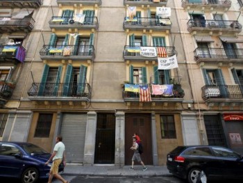 Власти Барселоны призывают жителей сообщать о нелегально сдаваемом жилье