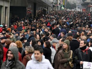 Численность населения Испании увеличилась впервые с 2012 года