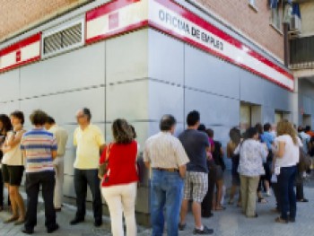 Безработица в Испании снизилась до уровня декабря 2008 года