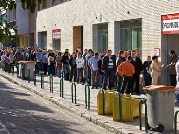 Безработица в Испании показала в августе самый большой рост с 2011 года