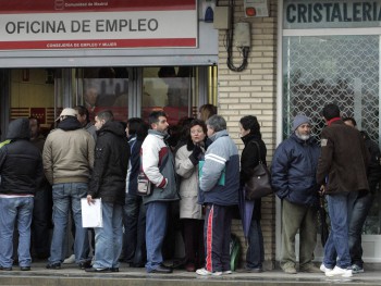 Уровень безработицы в Испании нарушает тенденцию последних двух лет и снижается в ноябре на 1.836 человек