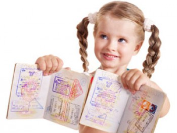 В РФ изменились правила выезда детей за границу