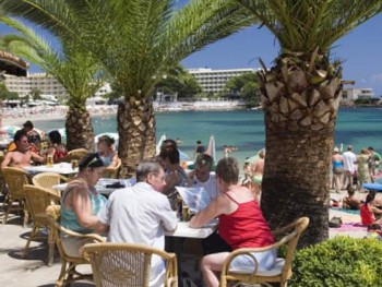 Иностранные туристы пополнили в марте бюджет туристической отрасли Испании 5-ю миллиардами евро