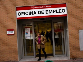 Число зарегистрированных безработных в Испании снизилось до уровня марта 2008 года