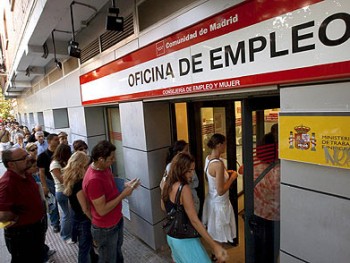 Испанская безработица отступила в апреле