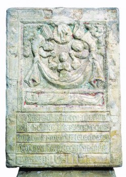 В соборе Валенсии найдена надгробная плита XIII века