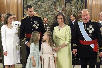 Доходы королевской семьи стали открытыми перед испанскими гражданами