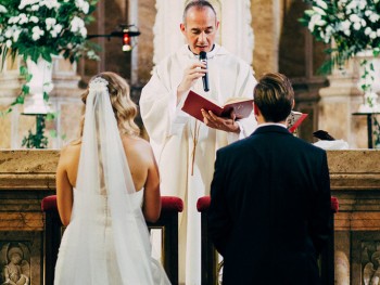 Большинство испанцев заключают брачные союзы вне церкви